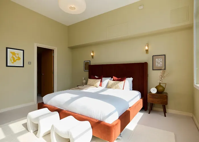 The Spitalfields Beauty - Bright 2Bdr Flat